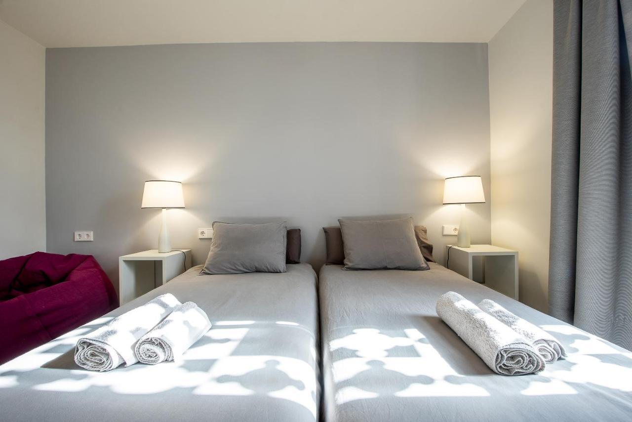 Apartamento Con Terraza En San Luis. Parking&netflix * Sevilla